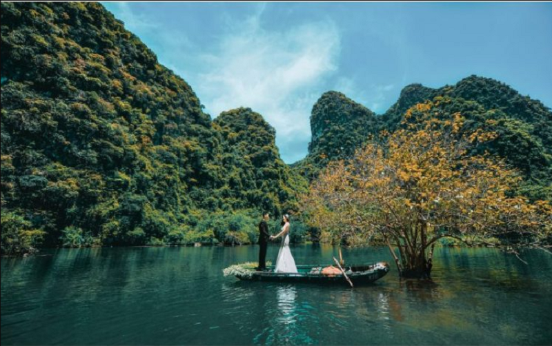 Cặp đôi chụp ảnh cưới tại Hồ Đồng Chương 