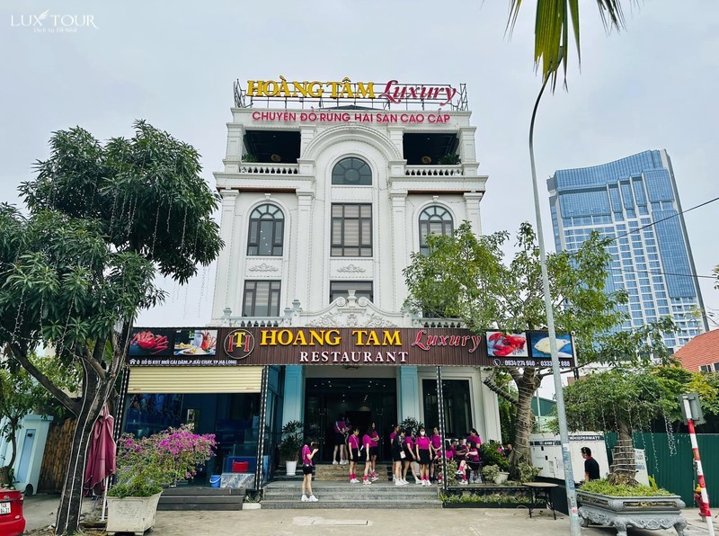 Nhà hàng Hoàng Tâm là một trong 15 quán ăn ngon ở Bãi Cháy nhất định nên thử