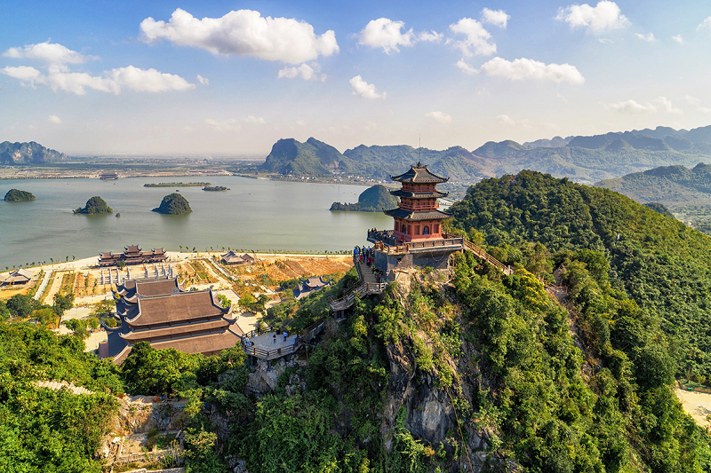 Khám phá chùa Tam Chúc lớn nhất thế giới có gì?