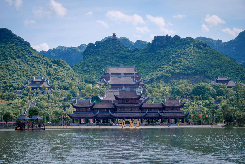 Gợi ý tour du lịch chùa Tam Chúc giá Ưu Đãi