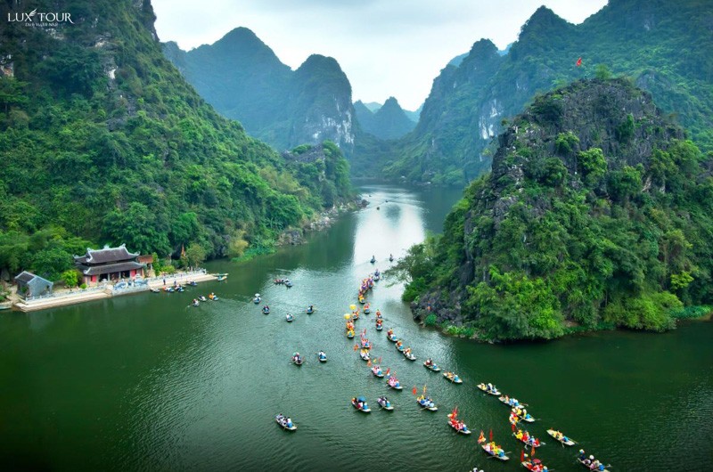 Tràng An là quần thể khu du lịch sinh thái nổi tiếng thuộc tỉnh Ninh Bình