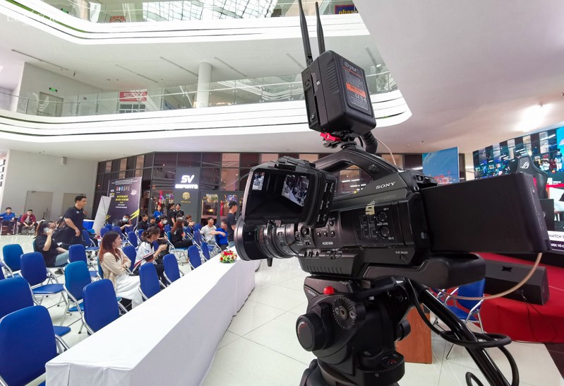 Quay phim hội nghị là dịch vụ ghi hình chuyên nghiệp, lưu giữ toàn bộ diễn biến của hội nghị